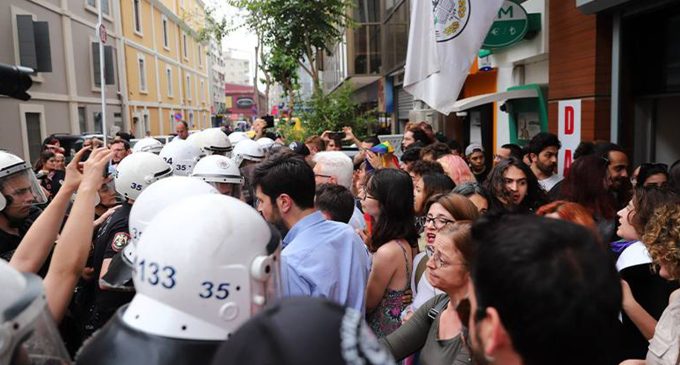 İzmir Barosu’ndan polis saldırısına suç duyurusu