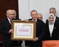 Erdoğan mazbatasını aldı: Yemin edip resmen göreve başladı