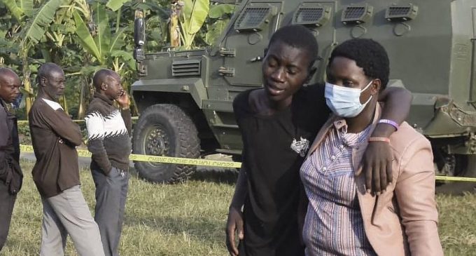 Uganda’da IŞİD’le ilişkili silahlı bir örgüt okula saldırdı: Onlarca ölü var